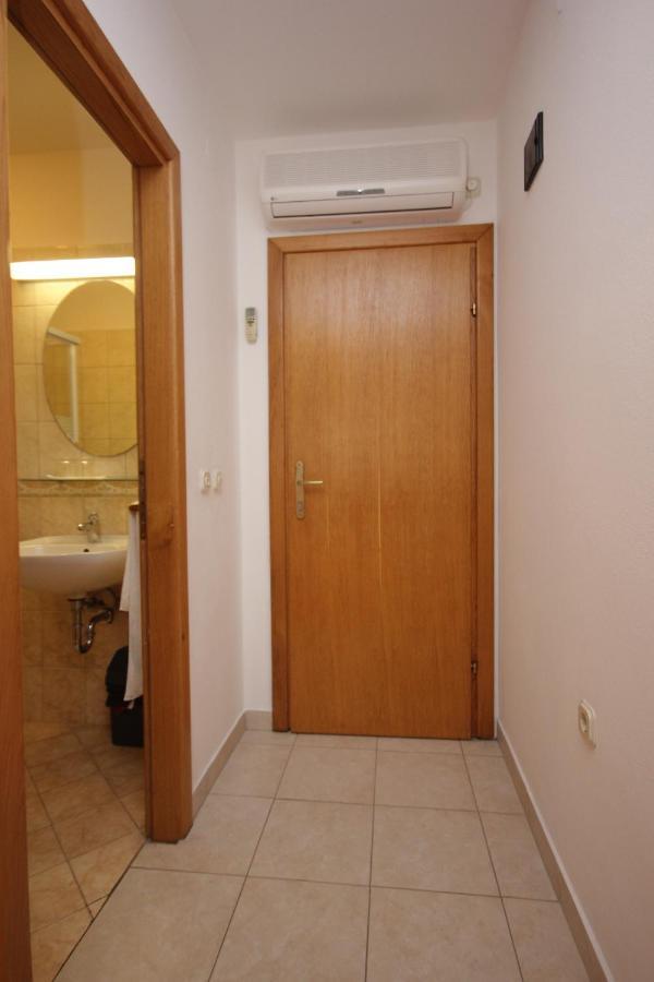 Apartments And Rooms By The Sea Zaglav, Dugi Otok - 8144 Sali  Kültér fotó