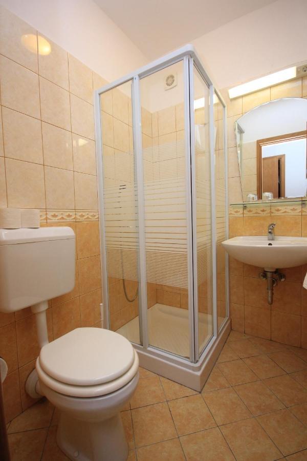 Apartments And Rooms By The Sea Zaglav, Dugi Otok - 8144 Sali  Kültér fotó